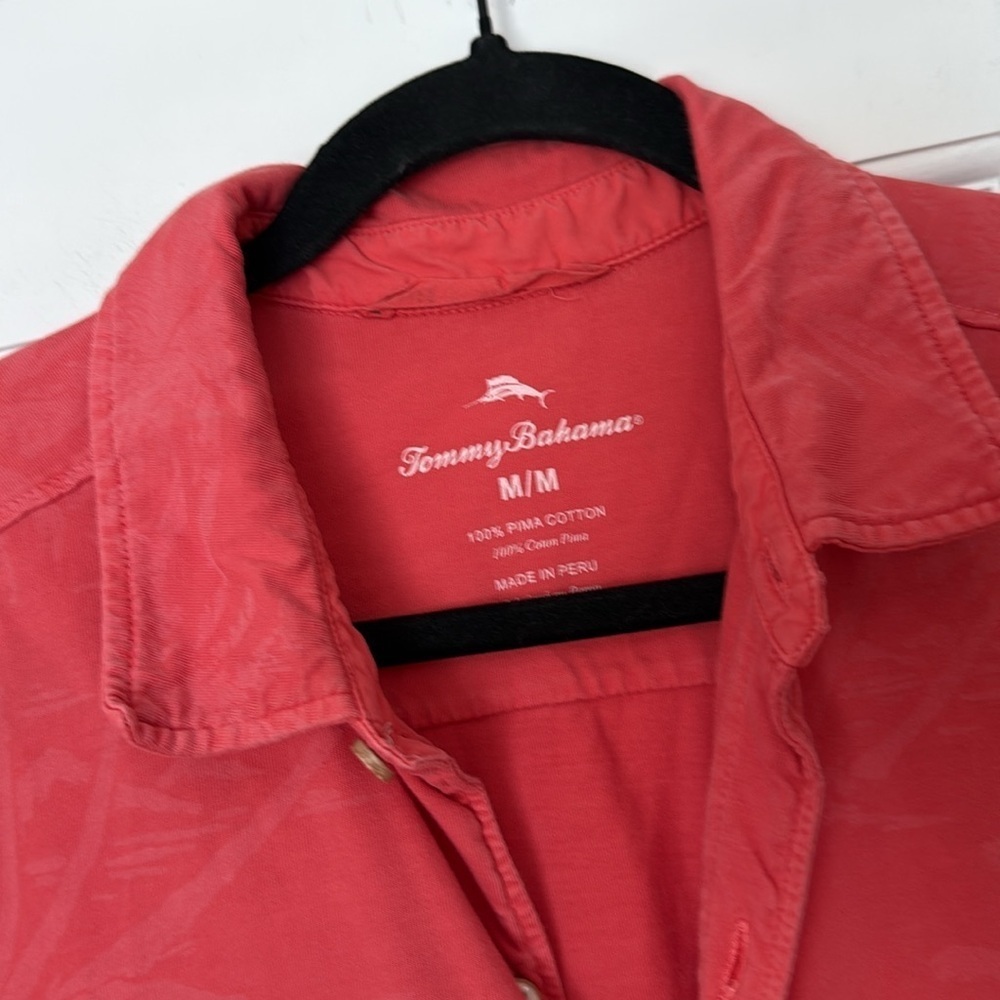 TOMMY BAHAMA Men’s Red Coral Island Floral Shirt – Size M – 100% Pima Cotton - Picture 2 of 2